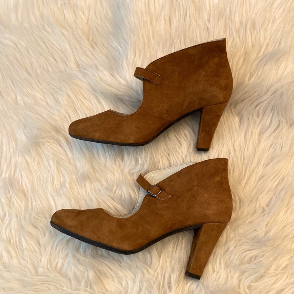 Eric Michael Suede Heels/Booties, Size 5.5 - Picture 6 of 16